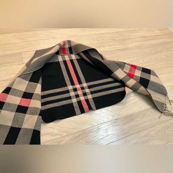 Chic Plaid Fringe Shawl/Poncho - Picture 6 of 6